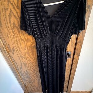 Simple Black Pleated Midi Dress